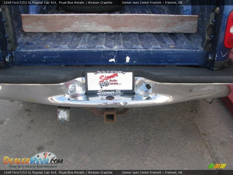 1998 Ford F150 XL Regular Cab 4x4 Royal Blue Metallic / Medium Graphite Photo #9