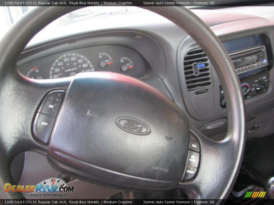 1998 Ford F150 XL Regular Cab 4x4 Royal Blue Metallic / Medium Graphite Photo #15