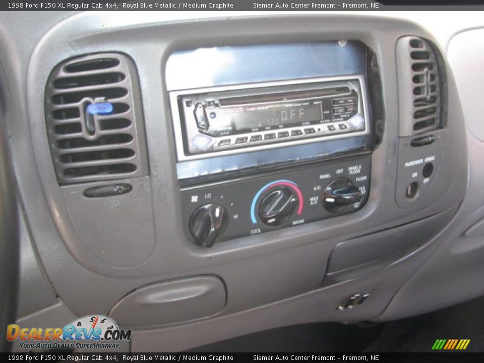 1998 Ford F150 XL Regular Cab 4x4 Royal Blue Metallic / Medium Graphite Photo #17