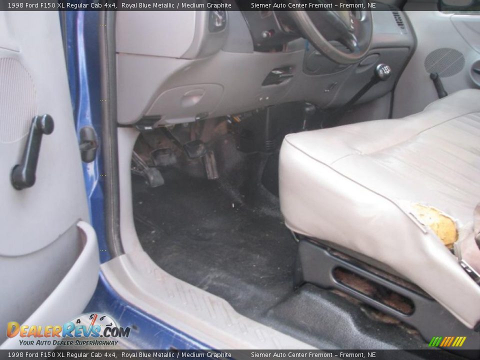 1998 Ford F150 XL Regular Cab 4x4 Royal Blue Metallic / Medium Graphite Photo #22