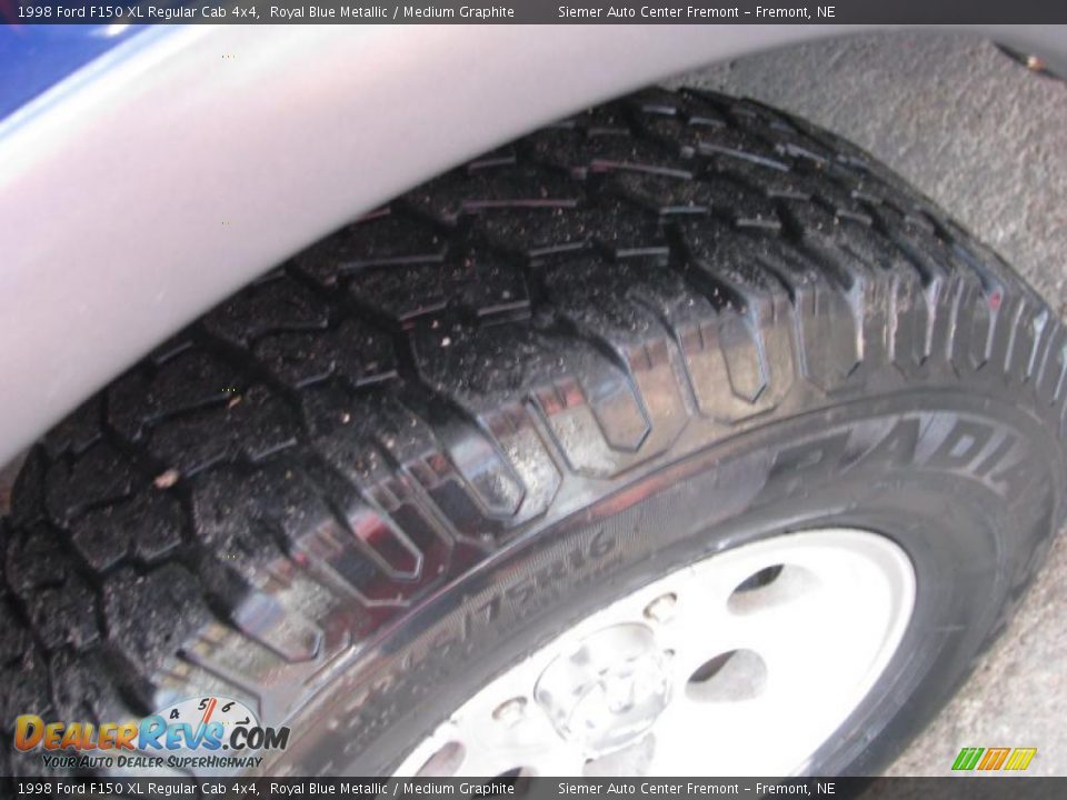 1998 Ford F150 XL Regular Cab 4x4 Royal Blue Metallic / Medium Graphite Photo #26