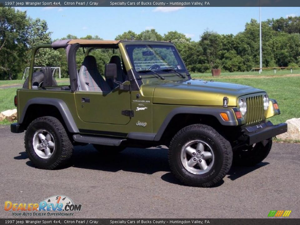 1997 Jeep Wrangler Sport 4x4 Citron Pearl / Gray Photo #2