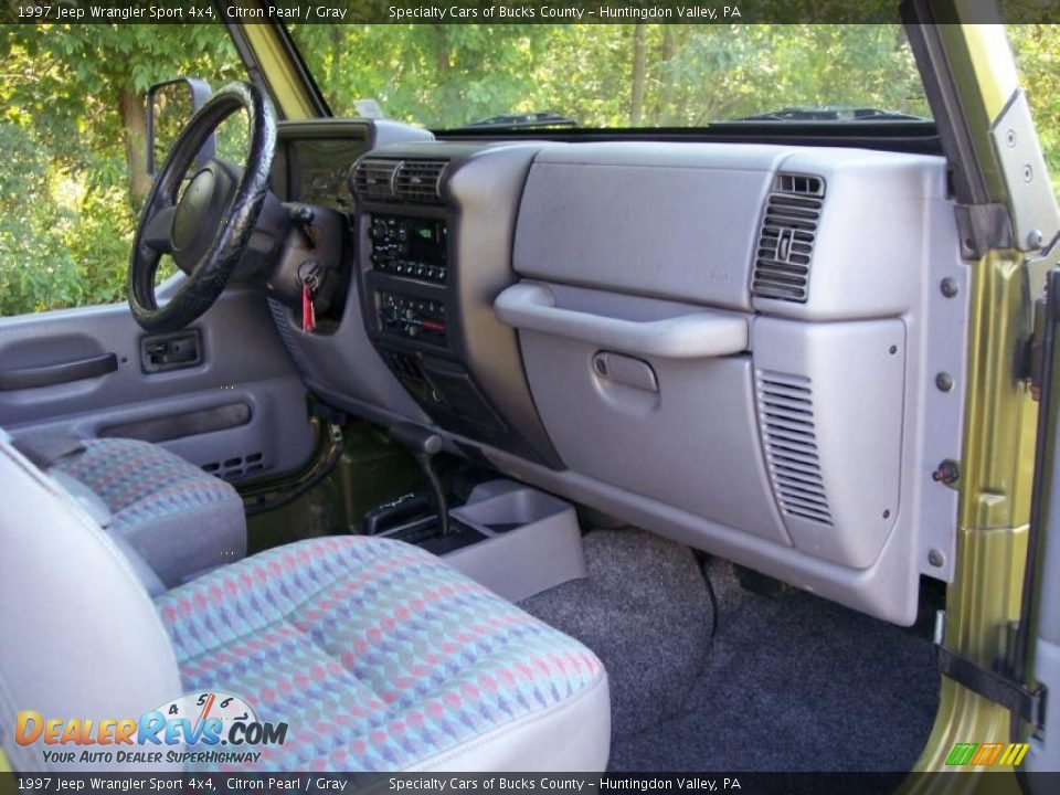 1997 Jeep Wrangler Sport 4x4 Citron Pearl / Gray Photo #32