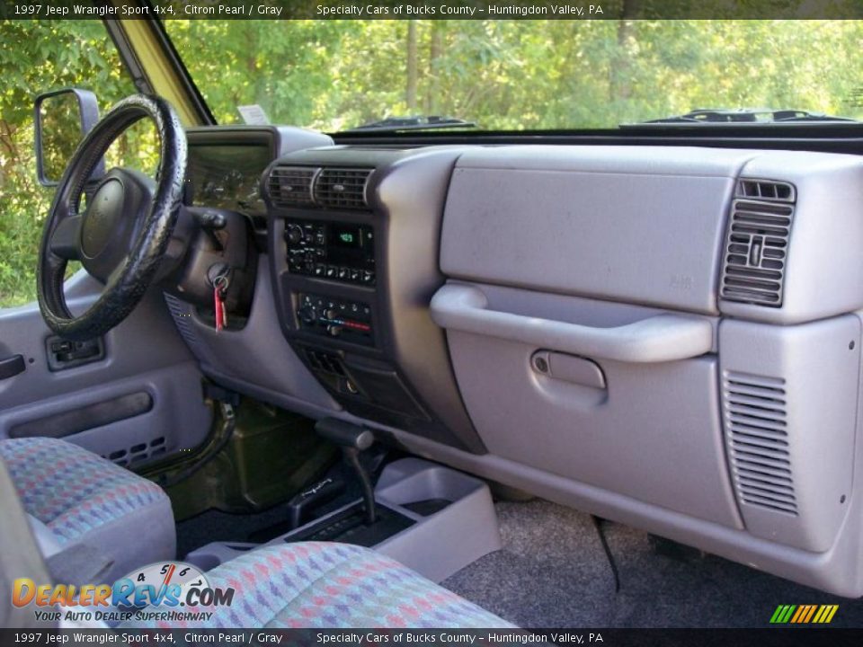 1997 Jeep Wrangler Sport 4x4 Citron Pearl / Gray Photo #36