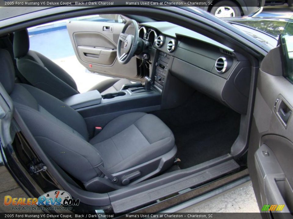 2005 Ford Mustang V6 Deluxe Coupe Black / Dark Charcoal Photo #11