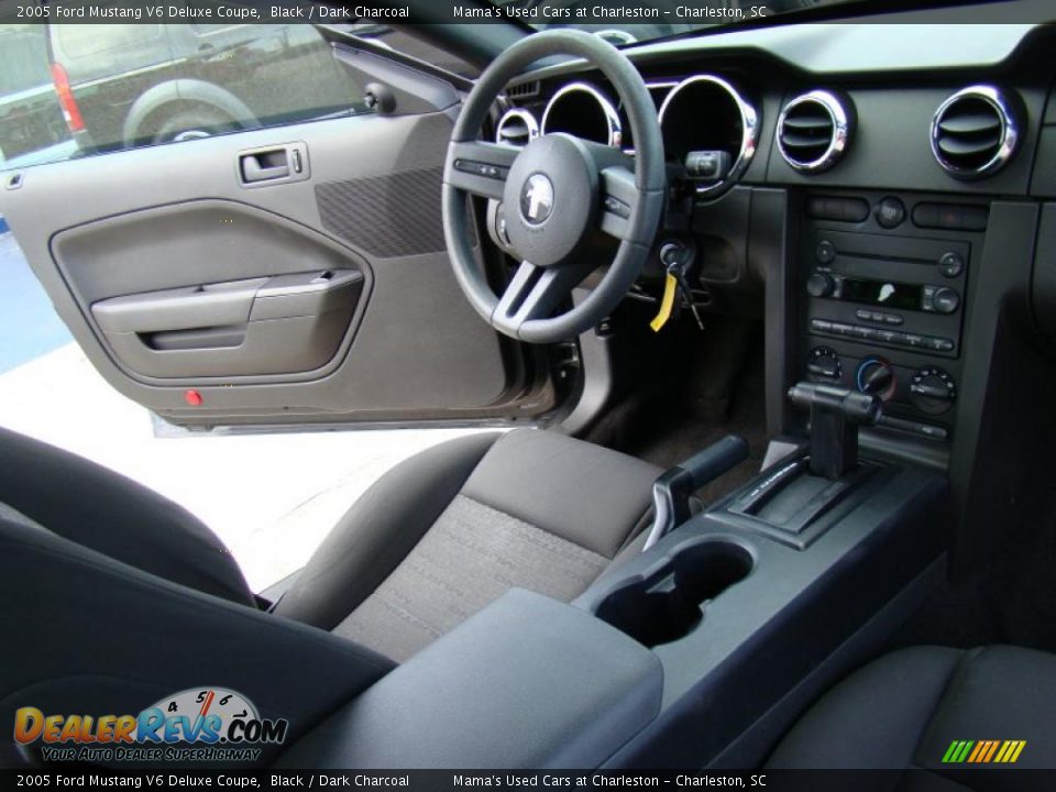 2005 Ford Mustang V6 Deluxe Coupe Black / Dark Charcoal Photo #13