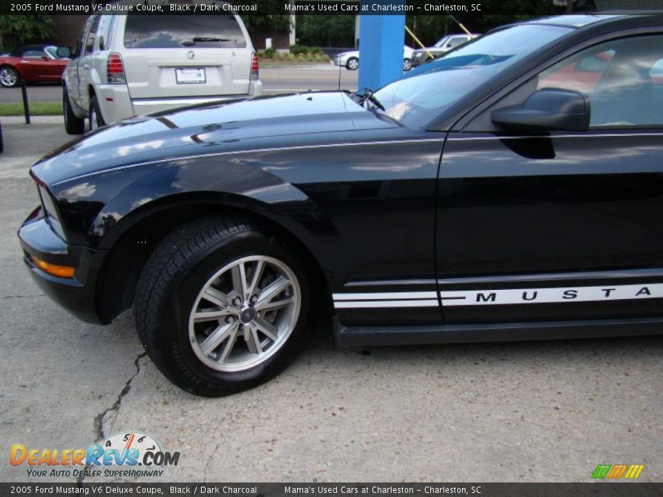 2005 Ford Mustang V6 Deluxe Coupe Black / Dark Charcoal Photo #27
