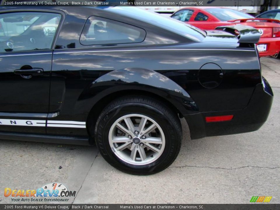 2005 Ford Mustang V6 Deluxe Coupe Black / Dark Charcoal Photo #28