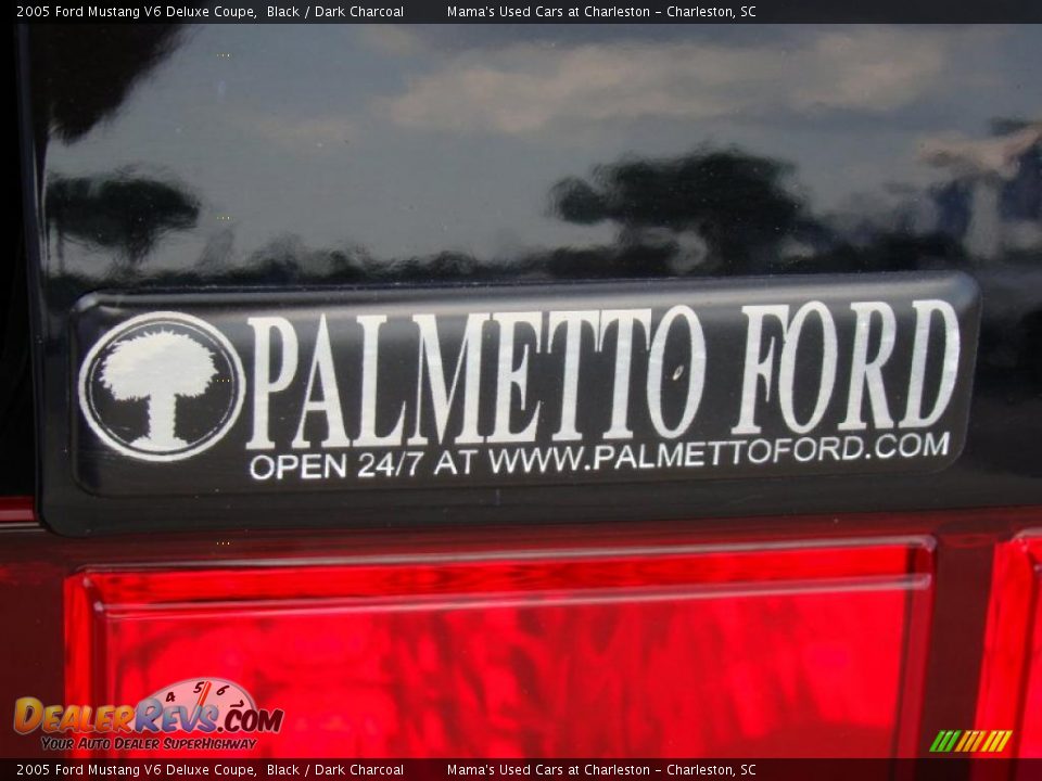 2005 Ford Mustang V6 Deluxe Coupe Black / Dark Charcoal Photo #30