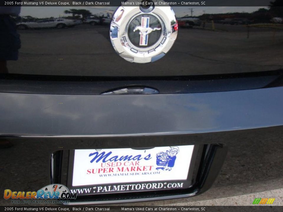 2005 Ford Mustang V6 Deluxe Coupe Black / Dark Charcoal Photo #31