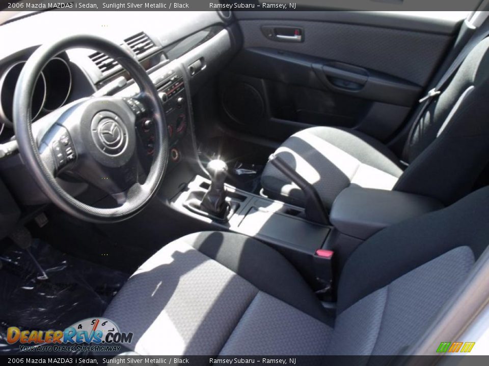 2006 Mazda MAZDA3 i Sedan Sunlight Silver Metallic / Black Photo #10