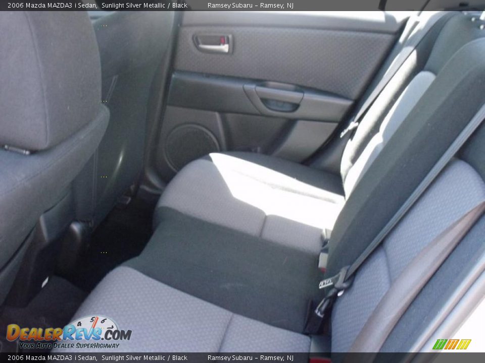 2006 Mazda MAZDA3 i Sedan Sunlight Silver Metallic / Black Photo #15