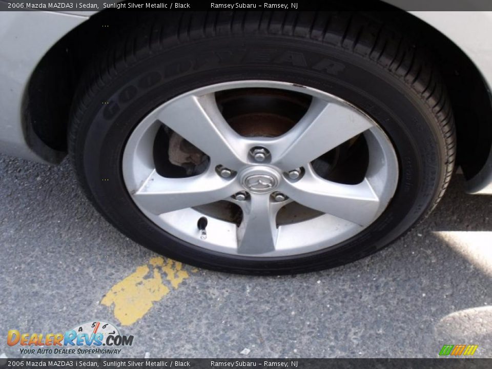 2006 Mazda MAZDA3 i Sedan Sunlight Silver Metallic / Black Photo #22