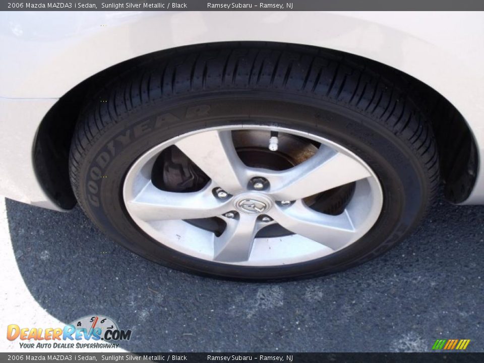 2006 Mazda MAZDA3 i Sedan Sunlight Silver Metallic / Black Photo #24