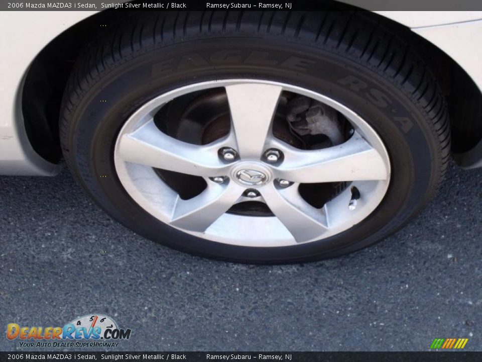 2006 Mazda MAZDA3 i Sedan Sunlight Silver Metallic / Black Photo #25