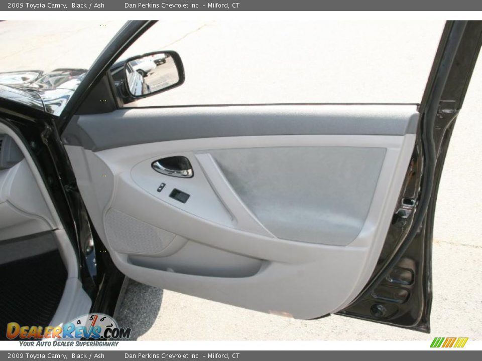 2009 Toyota Camry Black / Ash Photo #16
