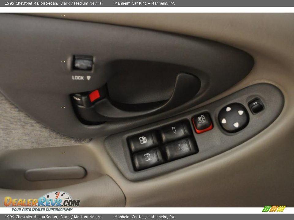 1999 Chevrolet Malibu Sedan Black / Medium Neutral Photo #10