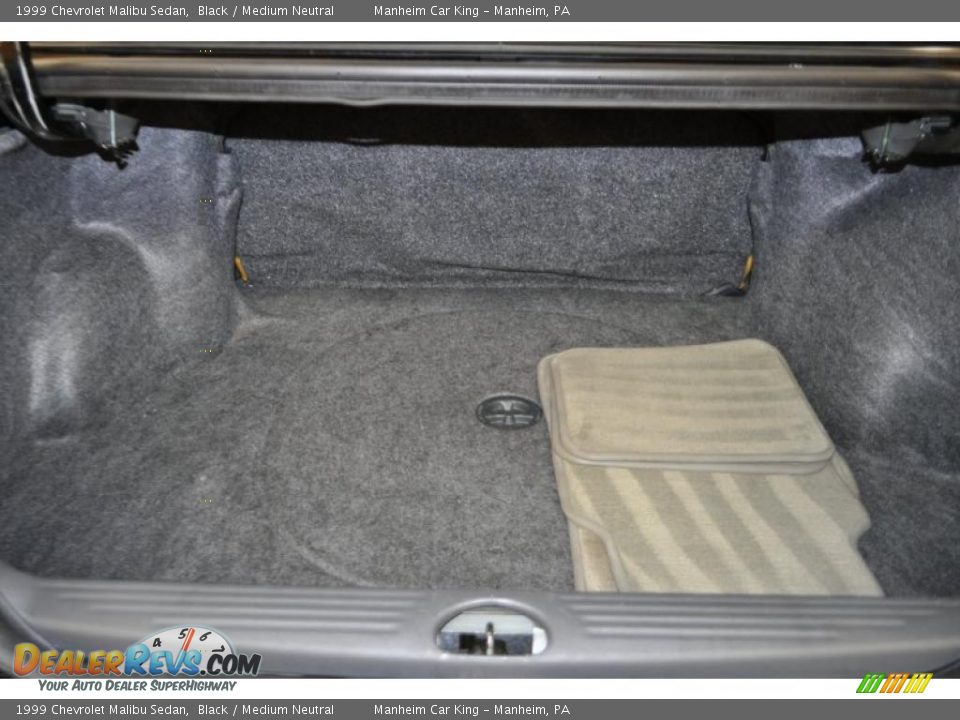 1999 Chevrolet Malibu Sedan Black / Medium Neutral Photo #13