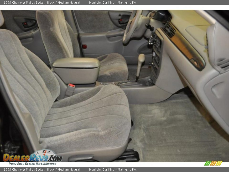 1999 Chevrolet Malibu Sedan Black / Medium Neutral Photo #15