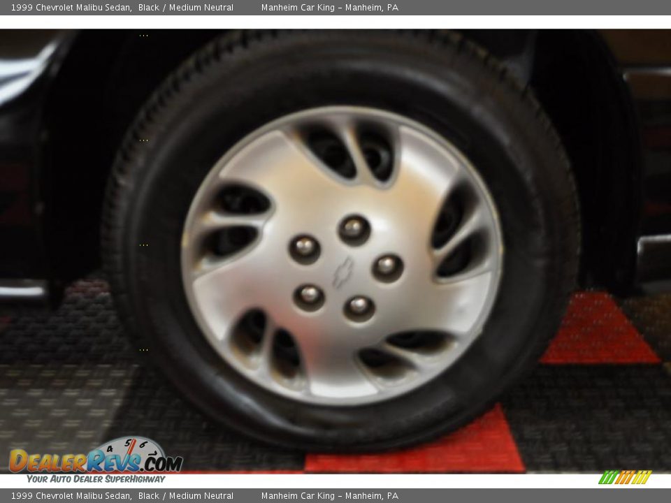 1999 Chevrolet Malibu Sedan Black / Medium Neutral Photo #16