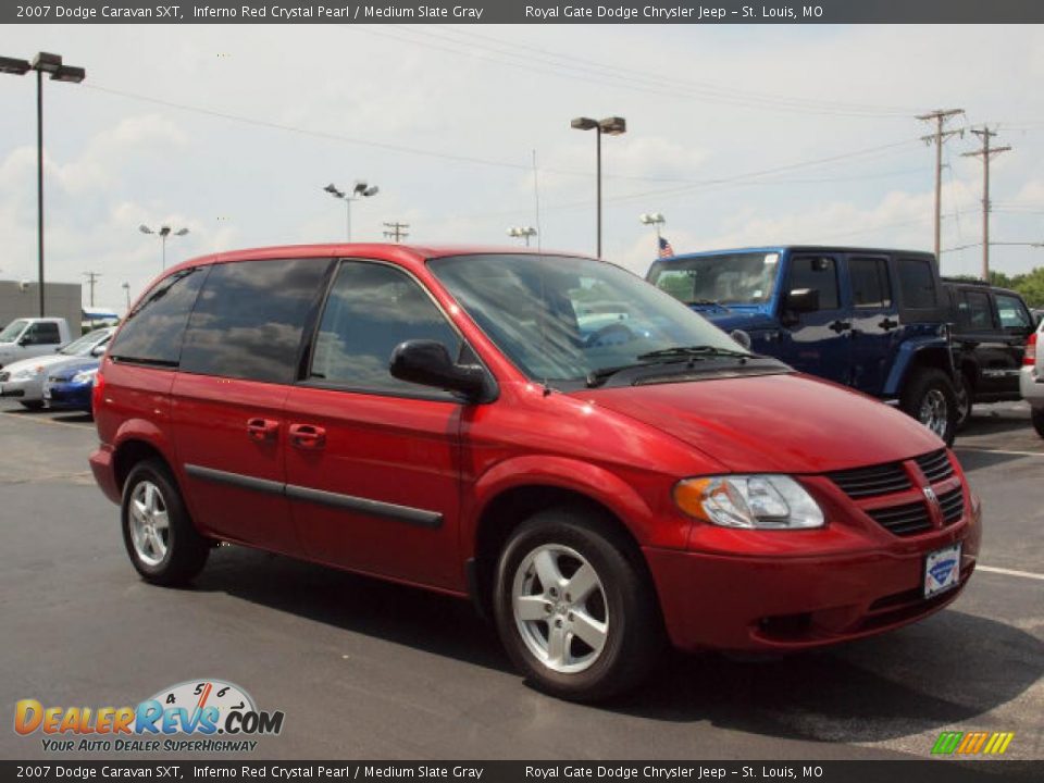 2007 Dodge Caravan SXT Inferno Red Crystal Pearl / Medium Slate Gray Photo #2