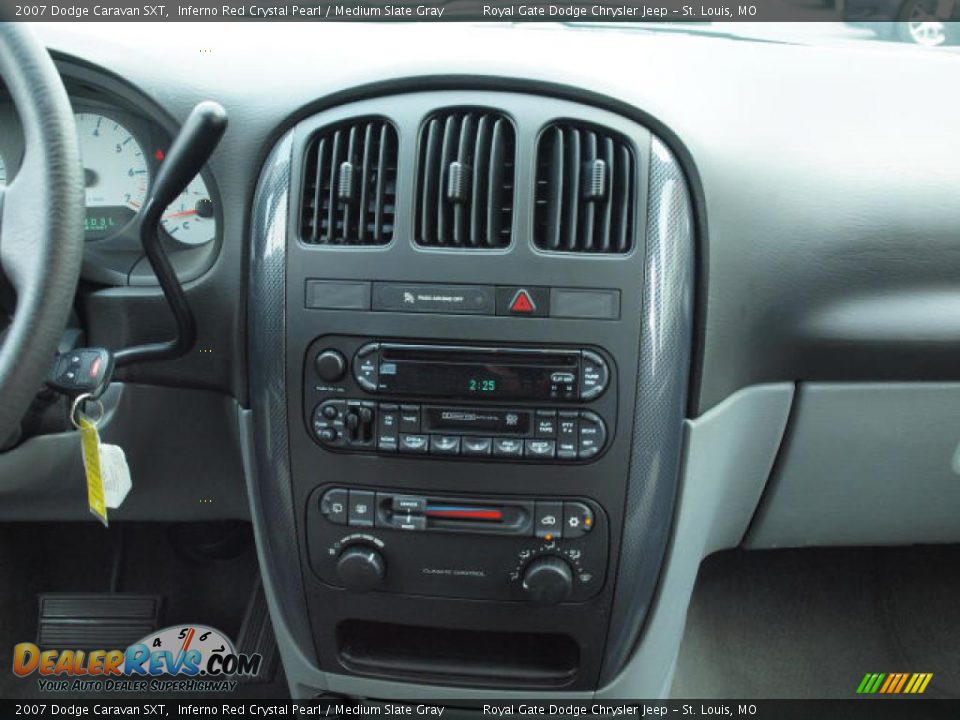 2007 Dodge Caravan SXT Inferno Red Crystal Pearl / Medium Slate Gray Photo #12