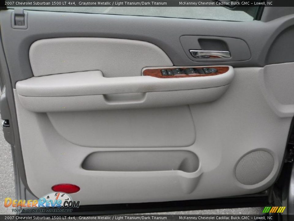 2007 Chevrolet Suburban 1500 LT 4x4 Graystone Metallic / Light Titanium/Dark Titanium Photo #9