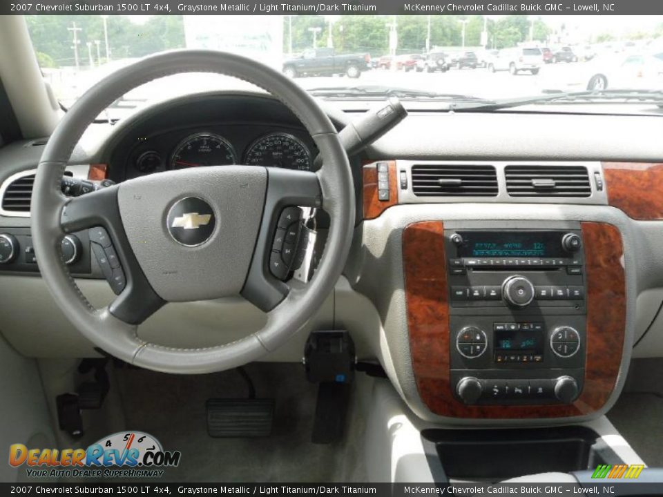 2007 Chevrolet Suburban 1500 LT 4x4 Graystone Metallic / Light Titanium/Dark Titanium Photo #16