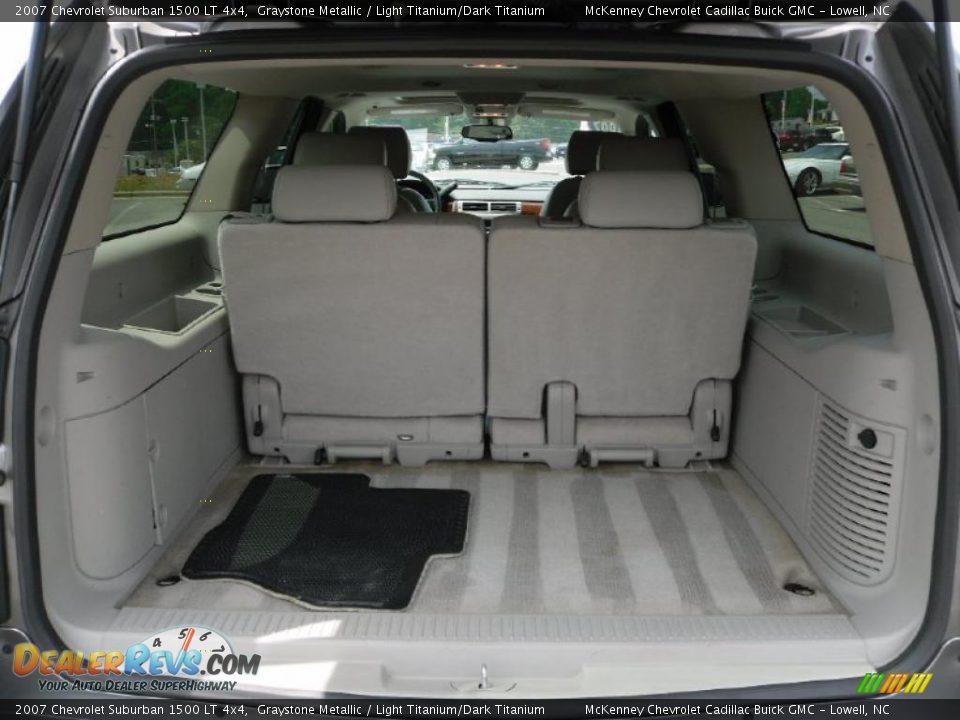 2007 Chevrolet Suburban 1500 LT 4x4 Graystone Metallic / Light Titanium/Dark Titanium Photo #19
