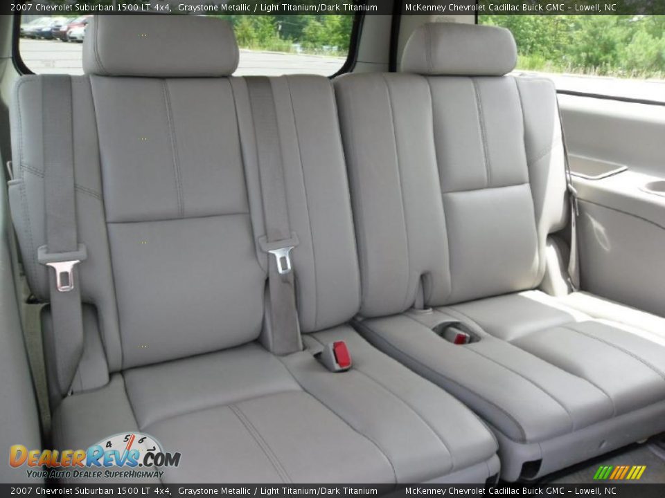2007 Chevrolet Suburban 1500 LT 4x4 Graystone Metallic / Light Titanium/Dark Titanium Photo #20