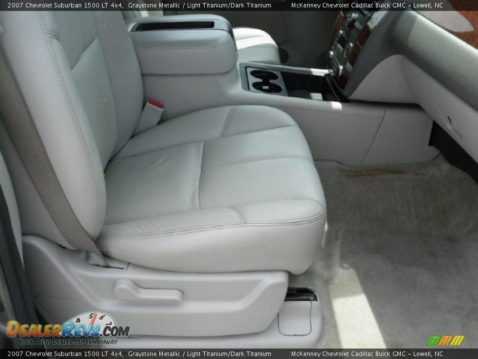 2007 Chevrolet Suburban 1500 LT 4x4 Graystone Metallic / Light Titanium/Dark Titanium Photo #22