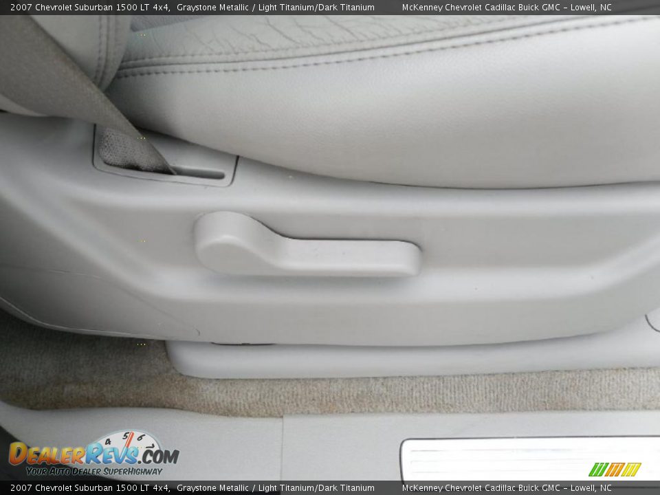 2007 Chevrolet Suburban 1500 LT 4x4 Graystone Metallic / Light Titanium/Dark Titanium Photo #23