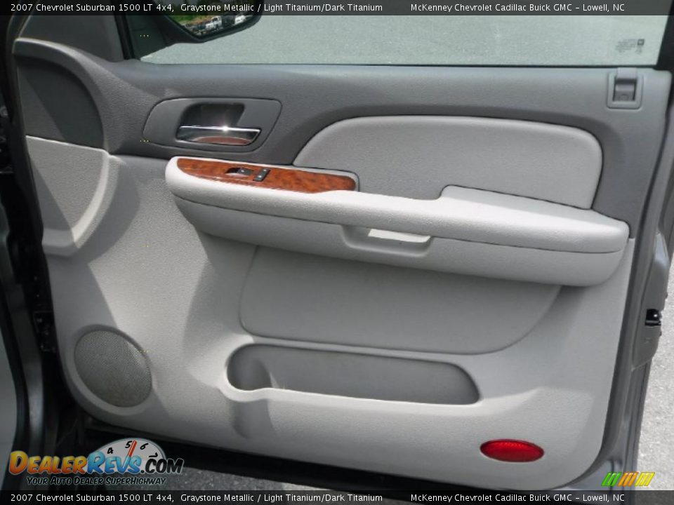 2007 Chevrolet Suburban 1500 LT 4x4 Graystone Metallic / Light Titanium/Dark Titanium Photo #25