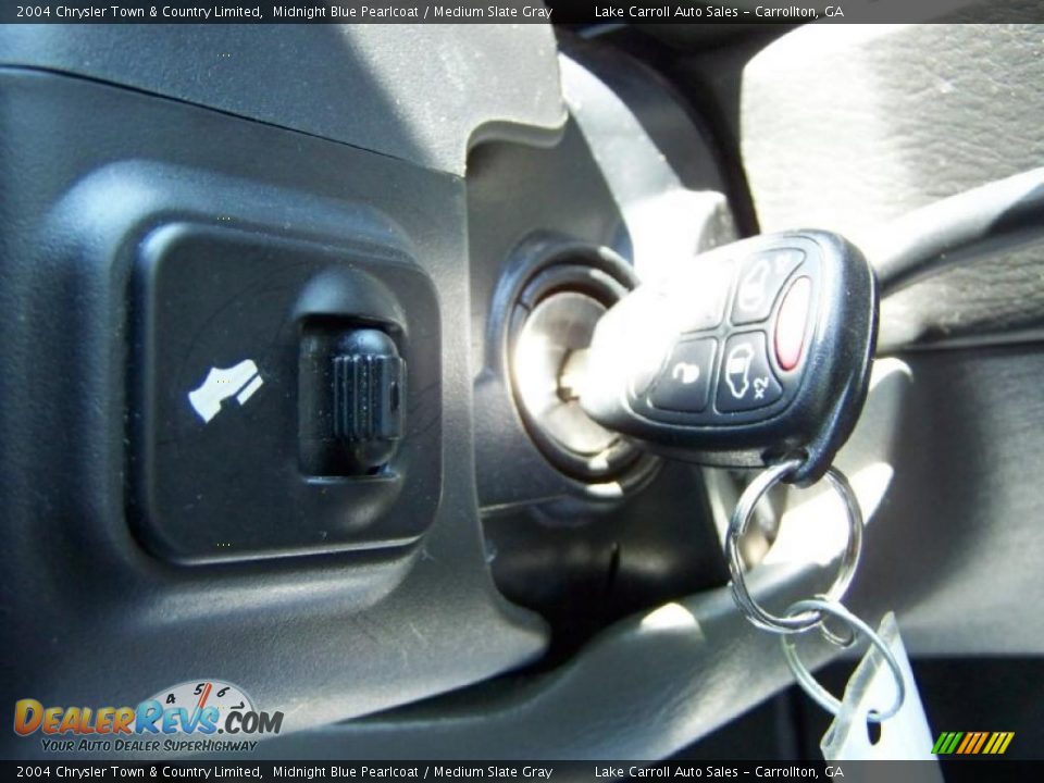 2004 Chrysler Town & Country Limited Midnight Blue Pearlcoat / Medium Slate Gray Photo #20