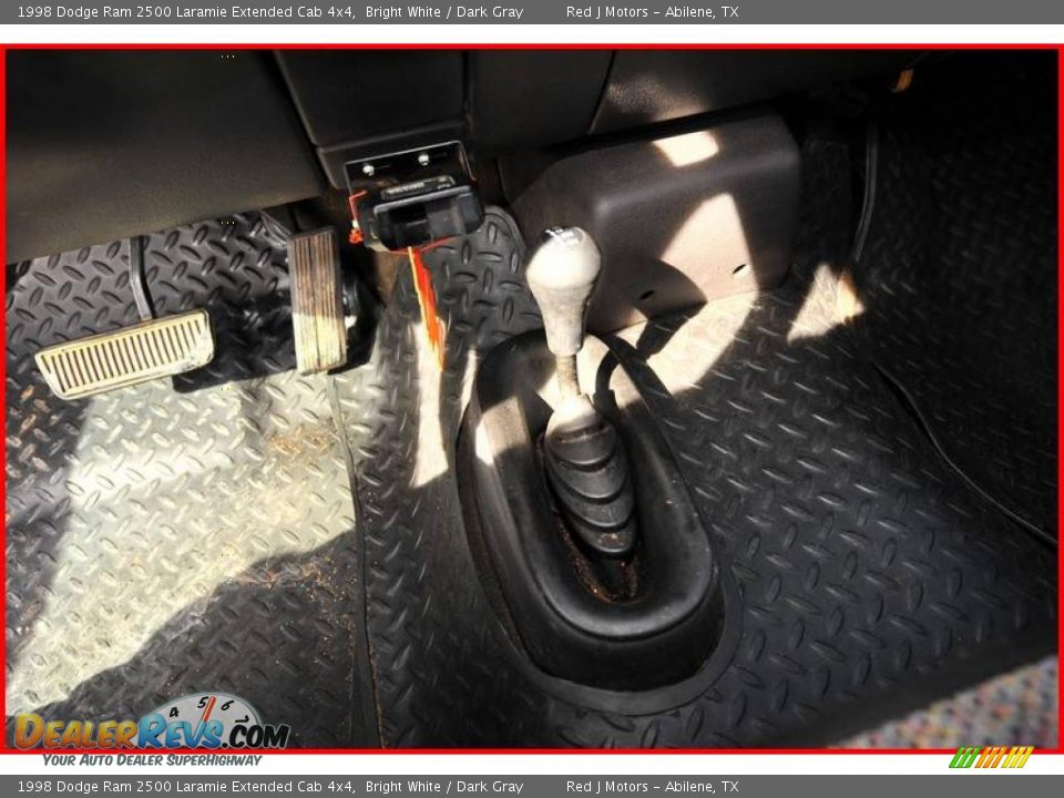 1998 Dodge Ram 2500 Laramie Extended Cab 4x4 Bright White / Dark Gray Photo #29