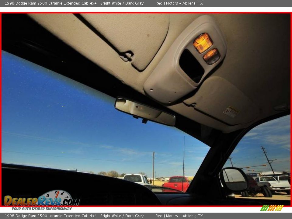1998 Dodge Ram 2500 Laramie Extended Cab 4x4 Bright White / Dark Gray Photo #31