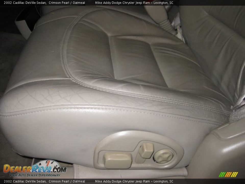 2002 Cadillac DeVille Sedan Crimson Pearl / Oatmeal Photo #13