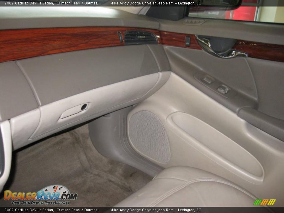 2002 Cadillac DeVille Sedan Crimson Pearl / Oatmeal Photo #21