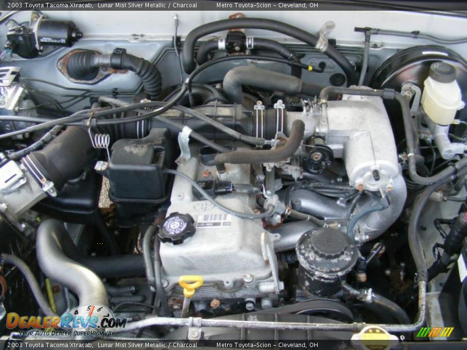 2003 Toyota Tacoma Xtracab Lunar Mist Silver Metallic / Charcoal Photo #28