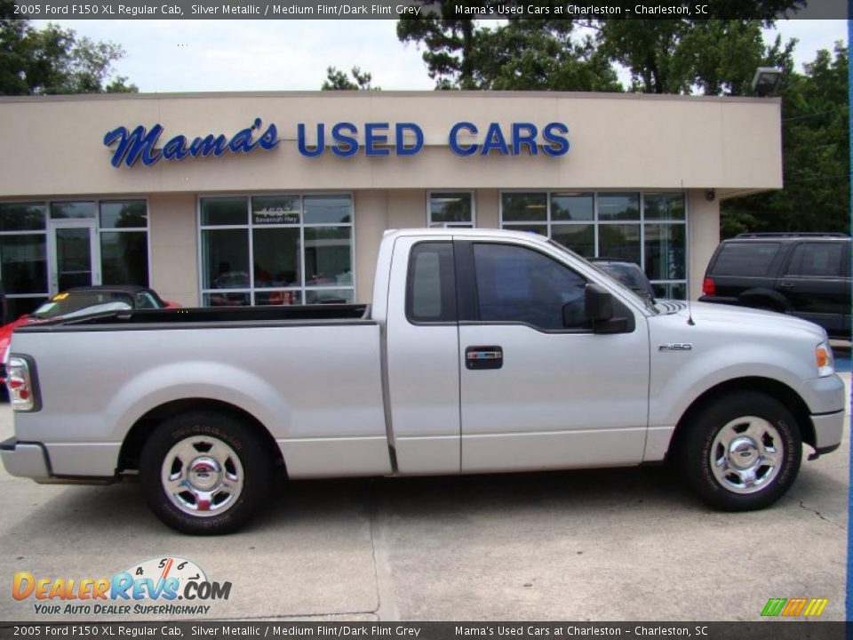 2005 Ford F150 XL Regular Cab Silver Metallic / Medium Flint/Dark Flint Grey Photo #1