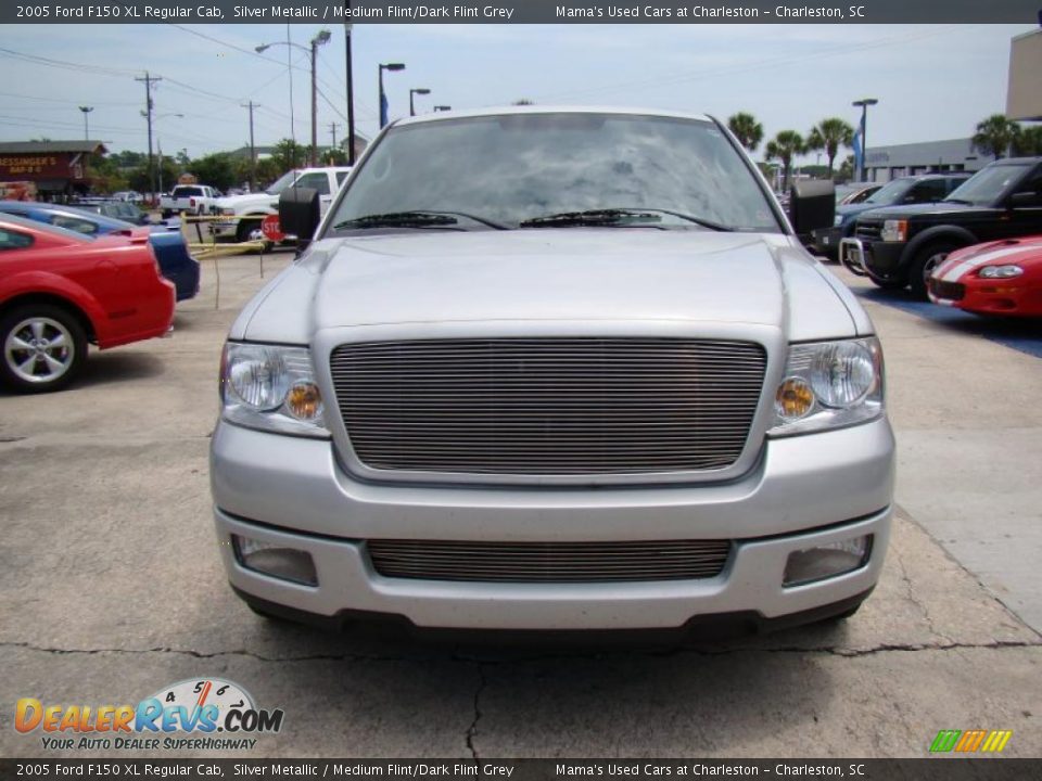 2005 Ford F150 XL Regular Cab Silver Metallic / Medium Flint/Dark Flint Grey Photo #3