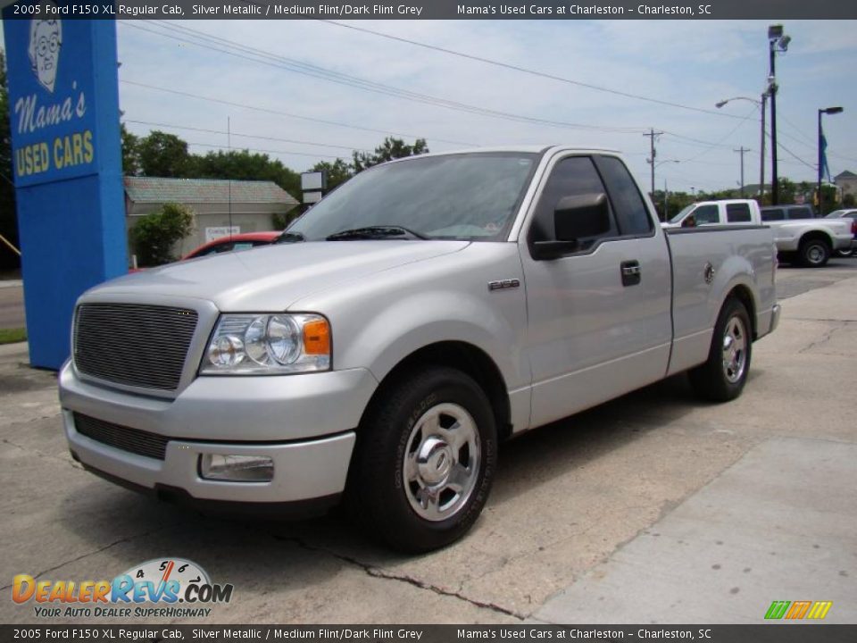 2005 Ford F150 XL Regular Cab Silver Metallic / Medium Flint/Dark Flint Grey Photo #4