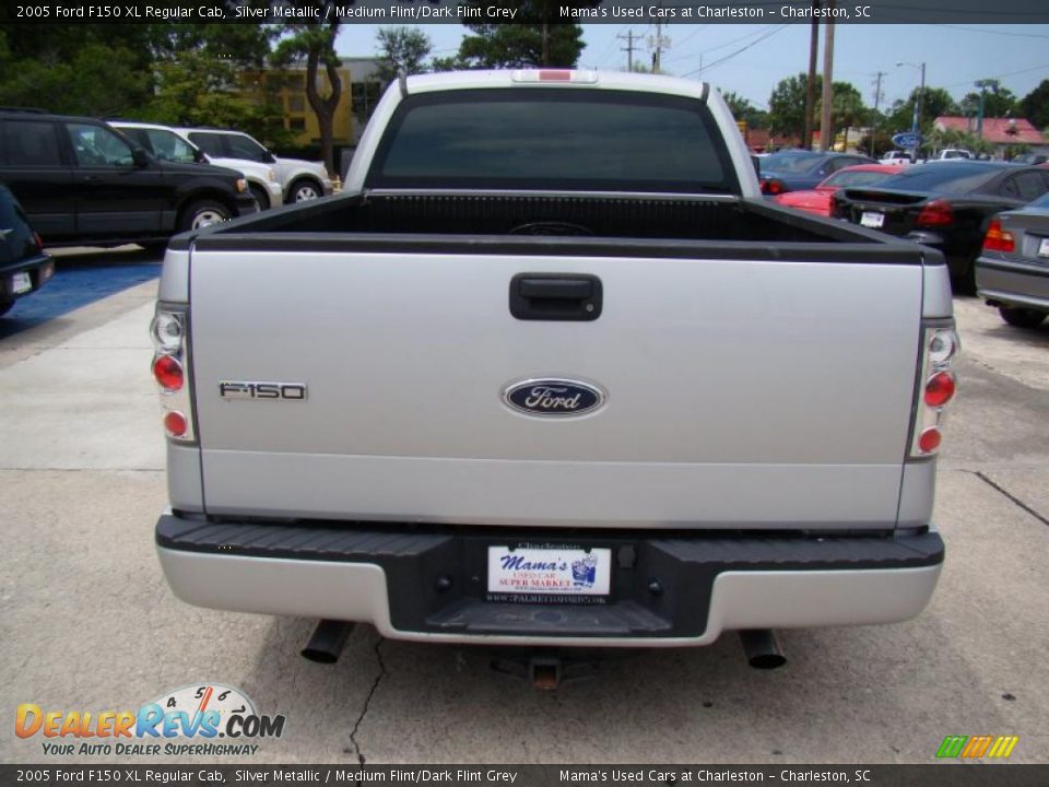 2005 Ford F150 XL Regular Cab Silver Metallic / Medium Flint/Dark Flint Grey Photo #7