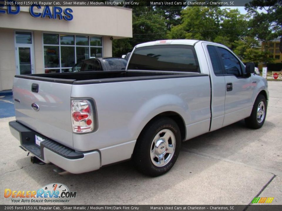 2005 Ford F150 XL Regular Cab Silver Metallic / Medium Flint/Dark Flint Grey Photo #8