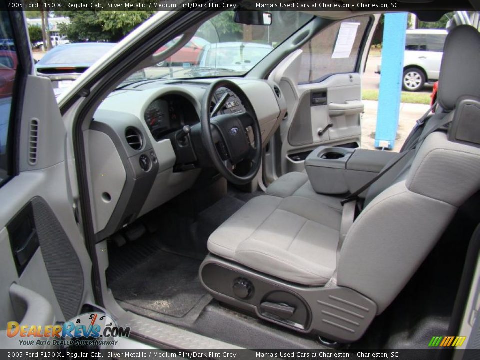 2005 Ford F150 XL Regular Cab Silver Metallic / Medium Flint/Dark Flint Grey Photo #9