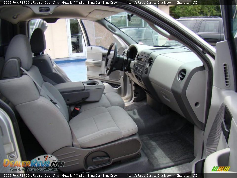 2005 Ford F150 XL Regular Cab Silver Metallic / Medium Flint/Dark Flint Grey Photo #12