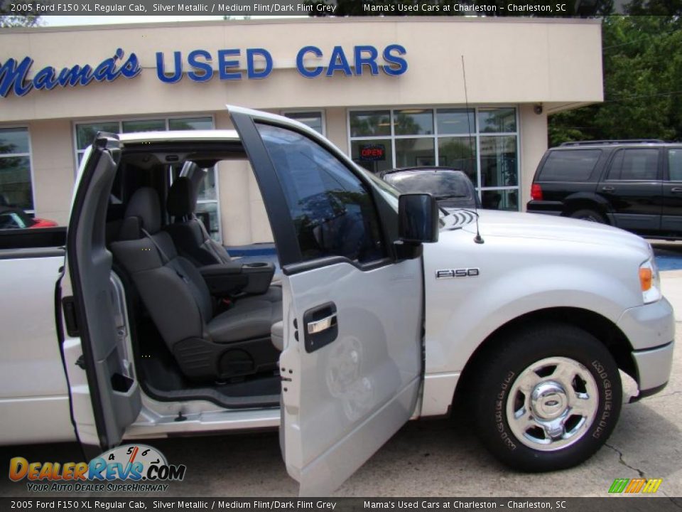 2005 Ford F150 XL Regular Cab Silver Metallic / Medium Flint/Dark Flint Grey Photo #14
