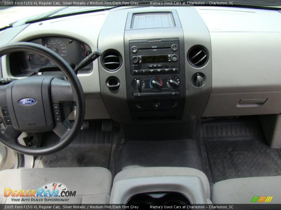 2005 Ford F150 XL Regular Cab Silver Metallic / Medium Flint/Dark Flint Grey Photo #15