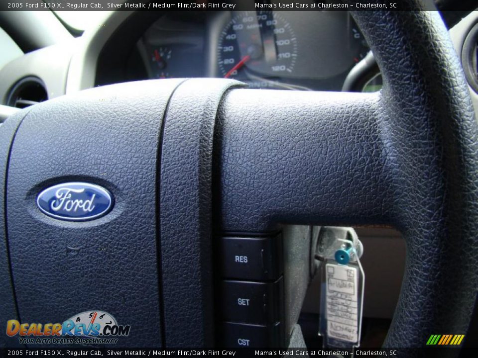2005 Ford F150 XL Regular Cab Silver Metallic / Medium Flint/Dark Flint Grey Photo #22