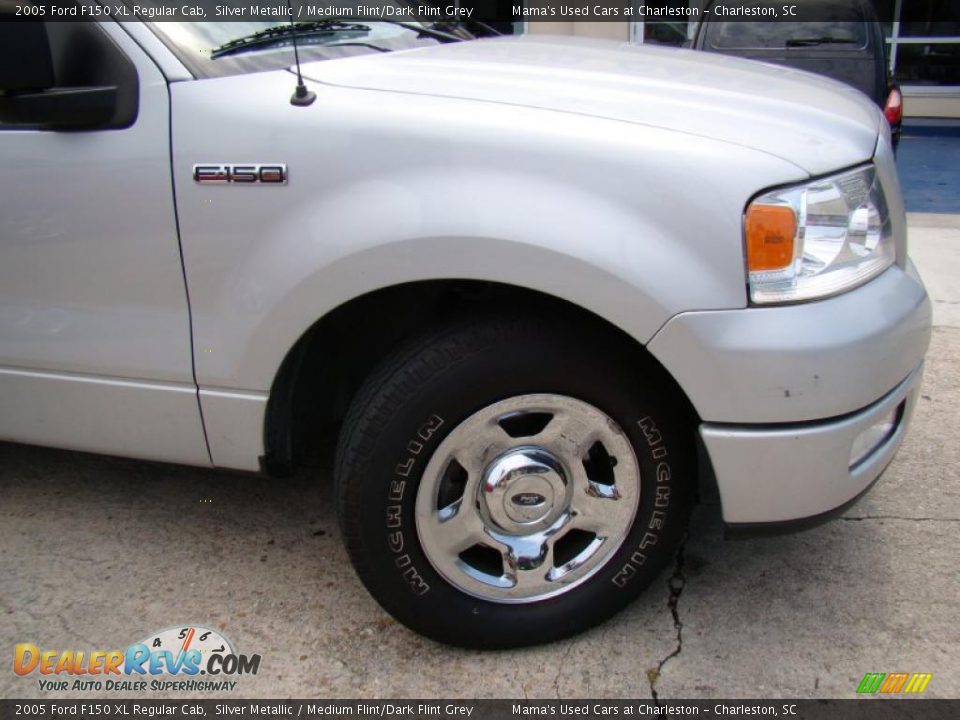 2005 Ford F150 XL Regular Cab Silver Metallic / Medium Flint/Dark Flint Grey Photo #28